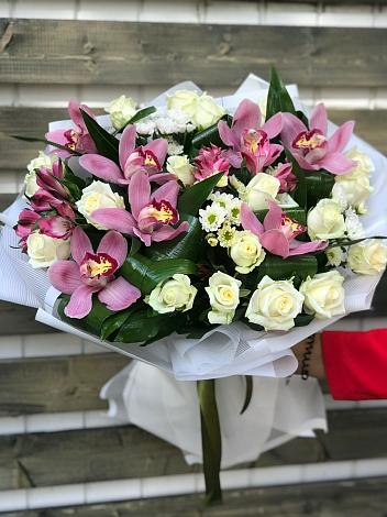 Букет цветов из: Розы и Хризантемы в Новой Ольховке