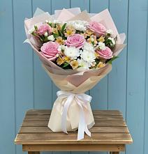 Букет цветов из:  Гвоздики, Орхидеи и Розы #REPLACE_PRED# Новой Ольховке