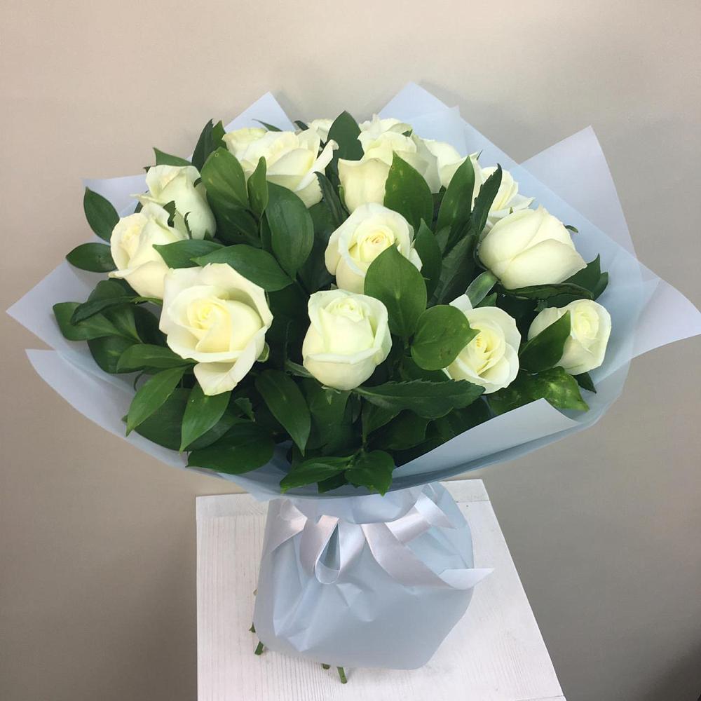 Букет 15 Белых роз Проуд в Новой Ольховке