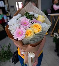 Букет цветов из:  Герберы, Розы и Хризантемы в Новой Ольховке