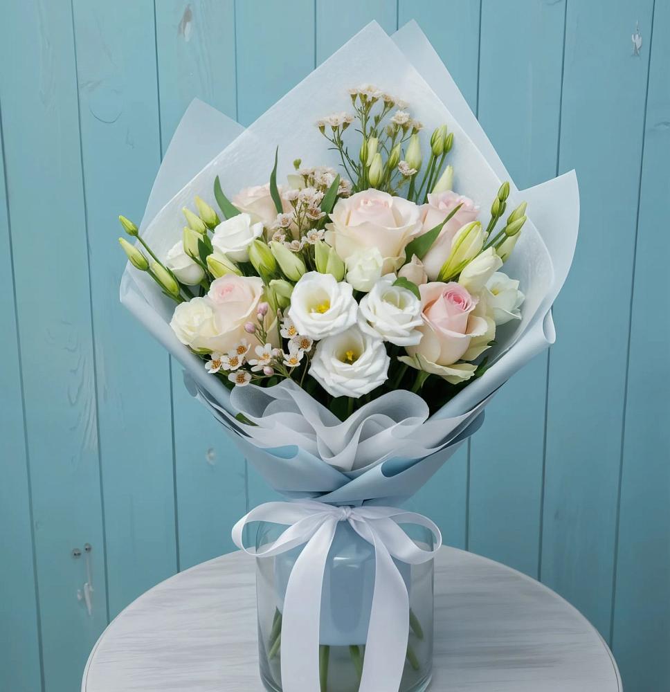 Букет цветов из: Розы и Лизиантусы в Новой Ольховке