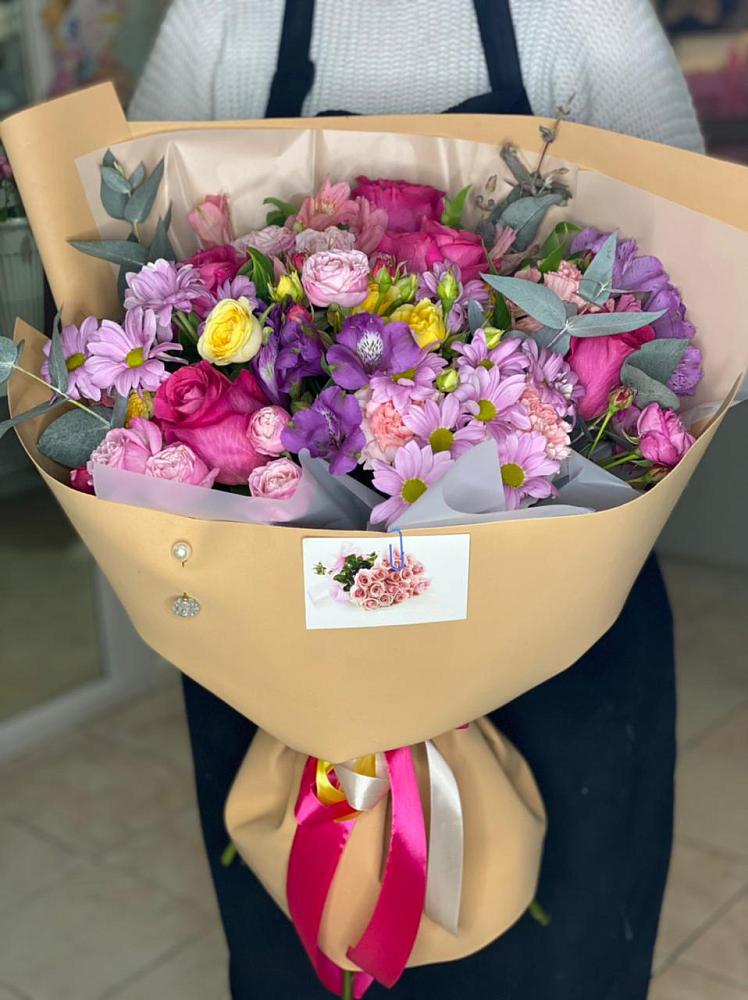 Букет цветов из: Хризантемы, Гвоздики и Альстромерии в Новой Ольховке