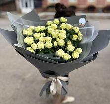 Букет Белые кустовые розы Солинеро в Новой Ольховке