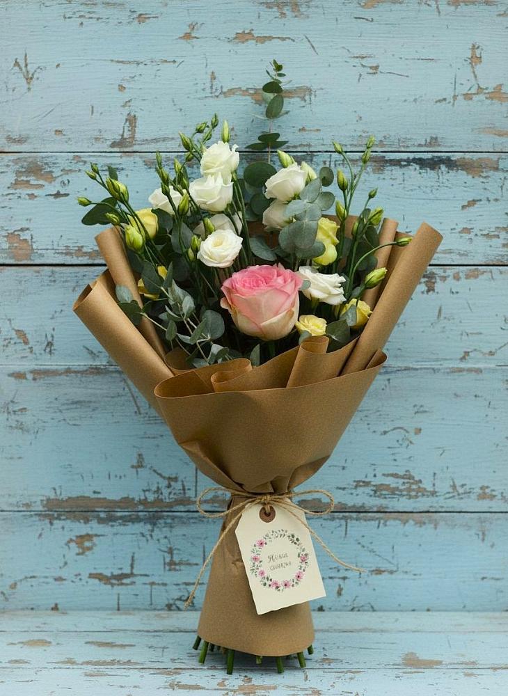 Букет цветов из: Розы и Лизиантусы в Новой Ольховке