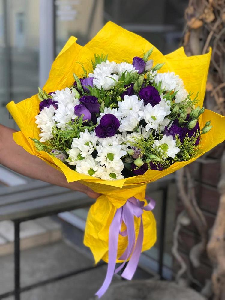 Букет цветов из: Ирисы, Хризантемы и Ромашки в Новой Ольховке