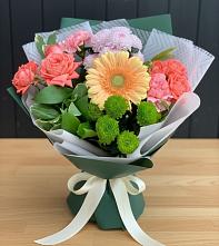 Букет цветов из:  Гвоздики, Розы, Герберы и Хризантемы #REPLACE_PRED# Новой Ольховке