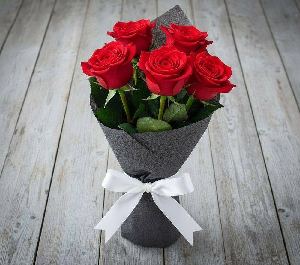 Букет 5 Красных роз Эдлесс Лав в Новой Ольховке