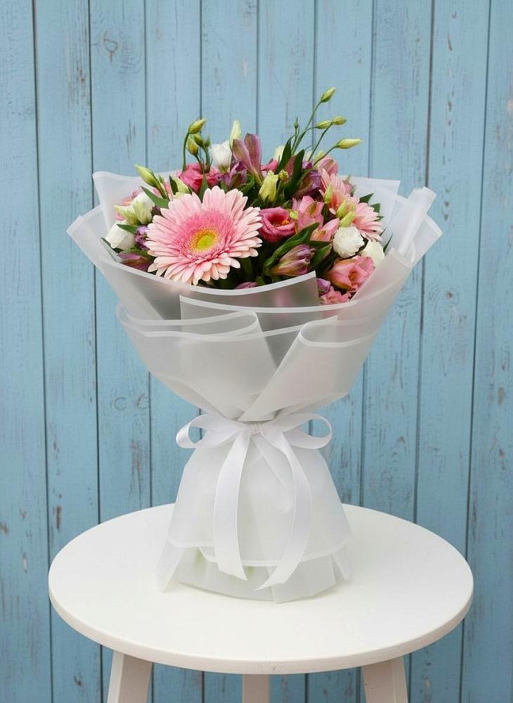 Букет цветов из: Герберы, Альстромерии и Лизиантусы в Новой Ольховке