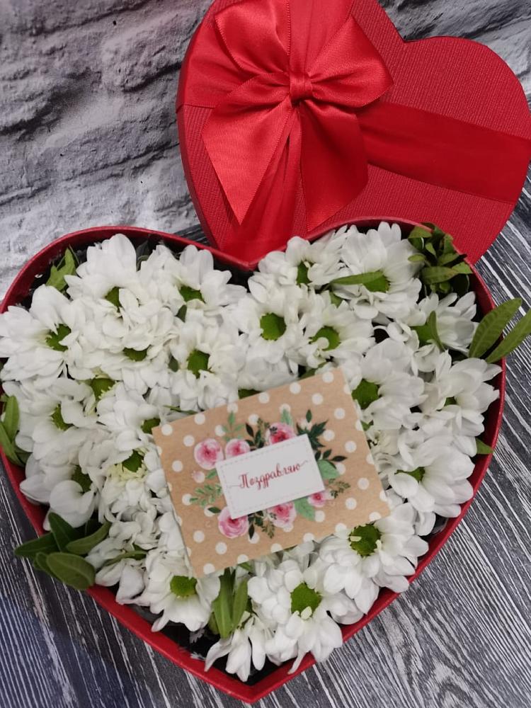 Цветочная композиция из Хризантемы в виде сердца в Новой Ольховке