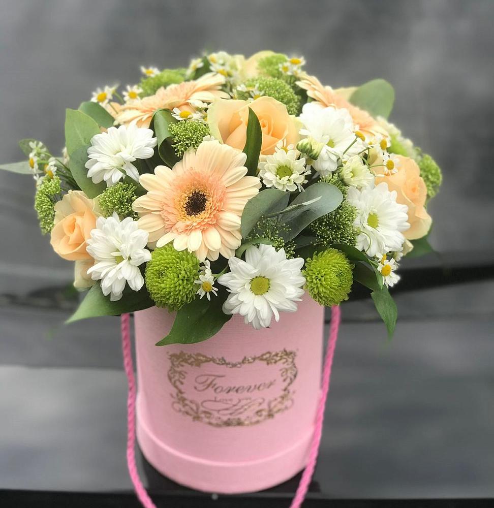 Цветочная композиция из Розы, Герберы и Хризантемы в шляпной коробке в Новой Ольховке