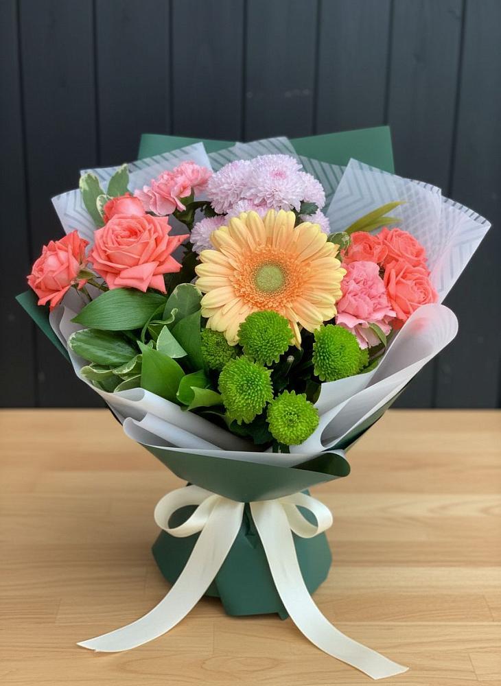 Букет цветов из: Гвоздики, Розы, Герберы и Хризантемы в Новой Ольховке