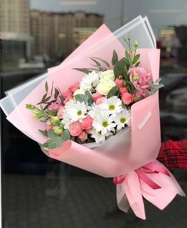 Букет цветов из: Розы, Лизиантусы и Хризантемы в Новой Ольховке
