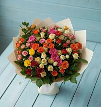 Букет Микс из разноцветных кустовых роз в Новой Ольховке