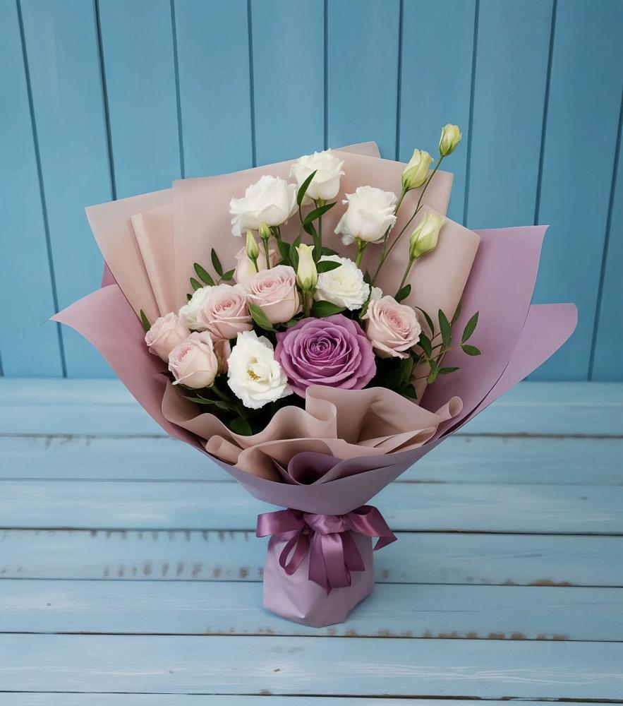 Букет цветов из: Розы и Лизиантусы в Новой Ольховке